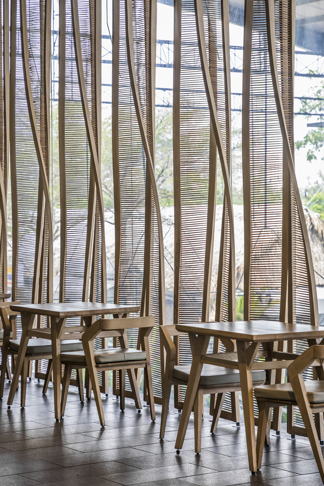 越南 IPPUDO 餐厅——绿植与木筷的多层空间叙事-44