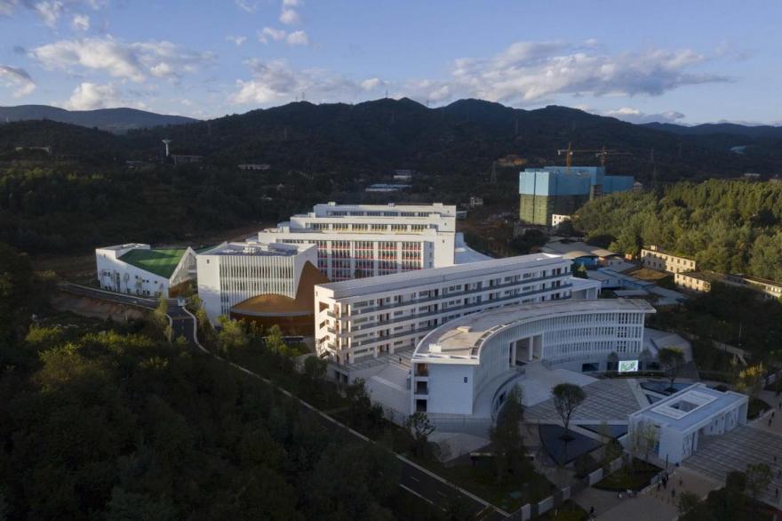 云南师范大学实验中学(昆明湖校区)丨中国昆明丨清华大学建筑学院,清华大学建筑设计研究院-10
