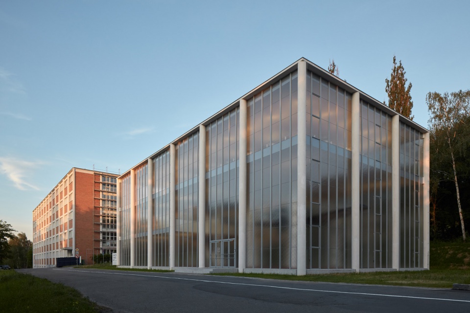 捷克 Tomáš Baťa 纪念馆改造 | 现代简约的神圣空间-14