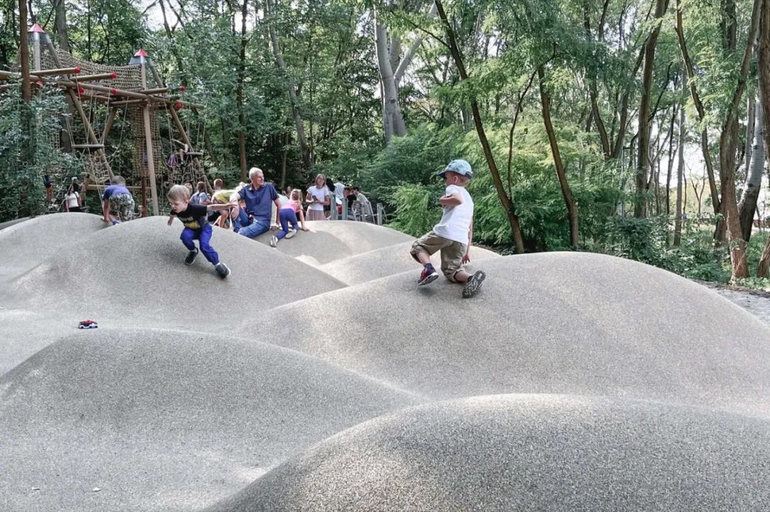 华沙起义丘公园丨波兰丨archigrest与topoScape设计工作室-12