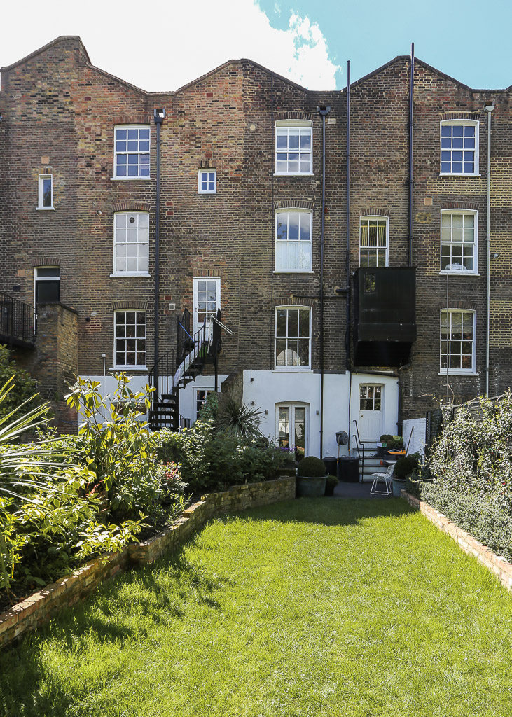 伦敦设计师夫妻档的现代住宅 | 温馨与创意的完美结合-13