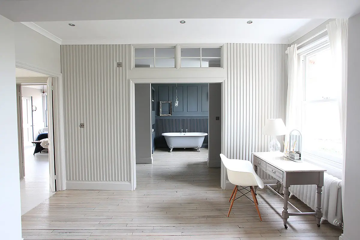 伦敦明亮当代风格别墅设计-27