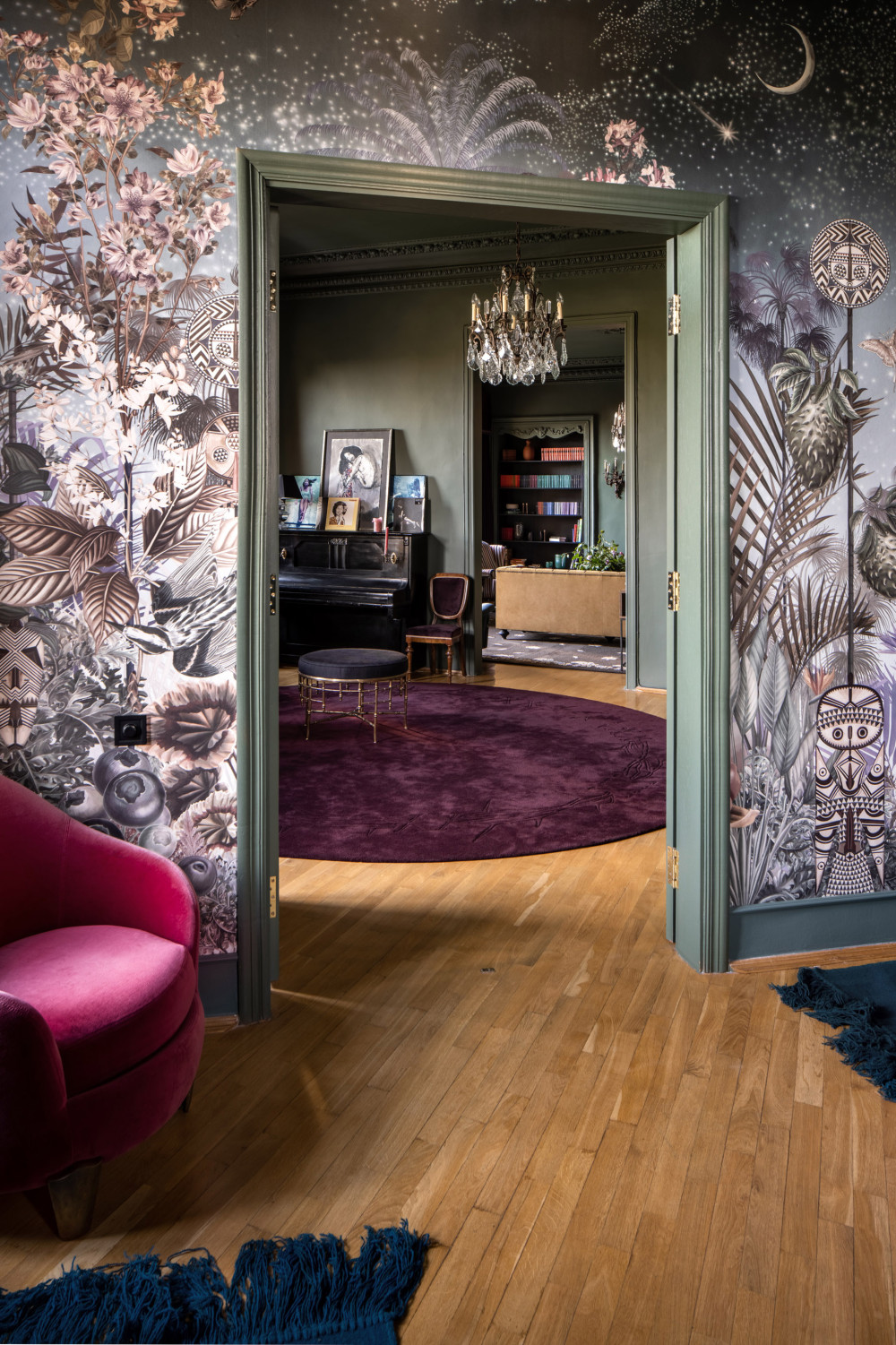 乌克兰历史公寓，古董家具打造精致闺房风格-17