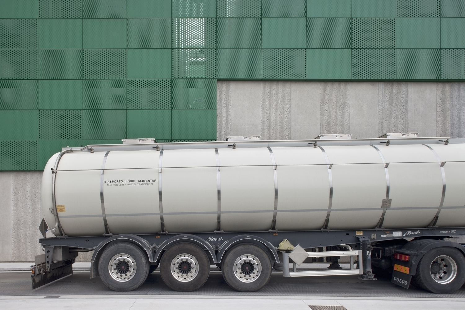 绿色铝板打造的意大利酒庄扩建项目-18