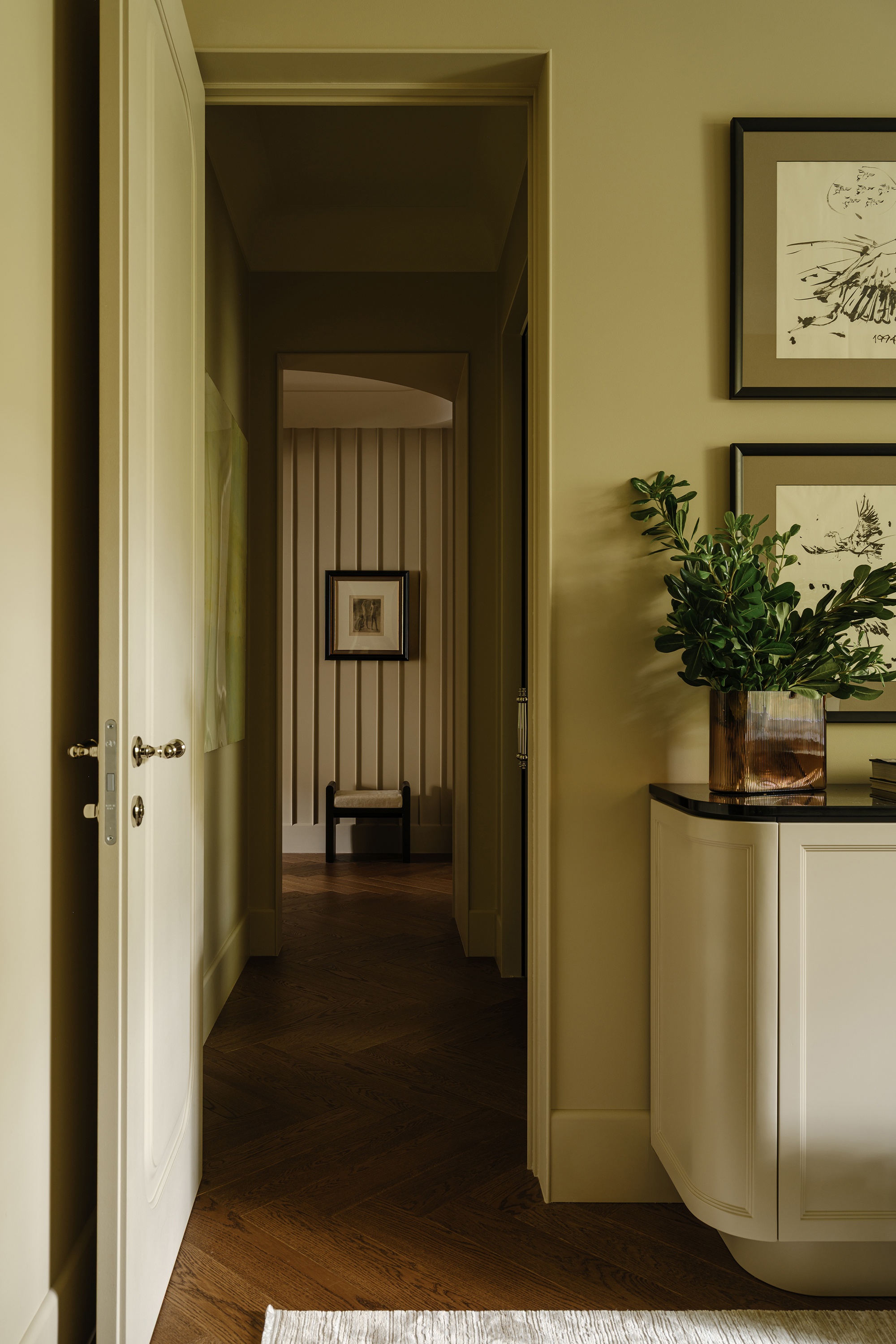 Elegant Apartment in Warm Tones : 当代设计表达丨Vera Lemeshko-24