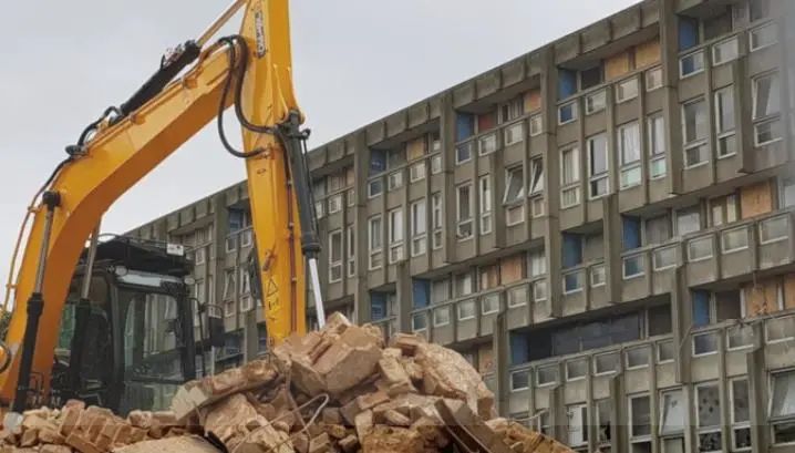 《沙丘》中的粗野主义建筑-75