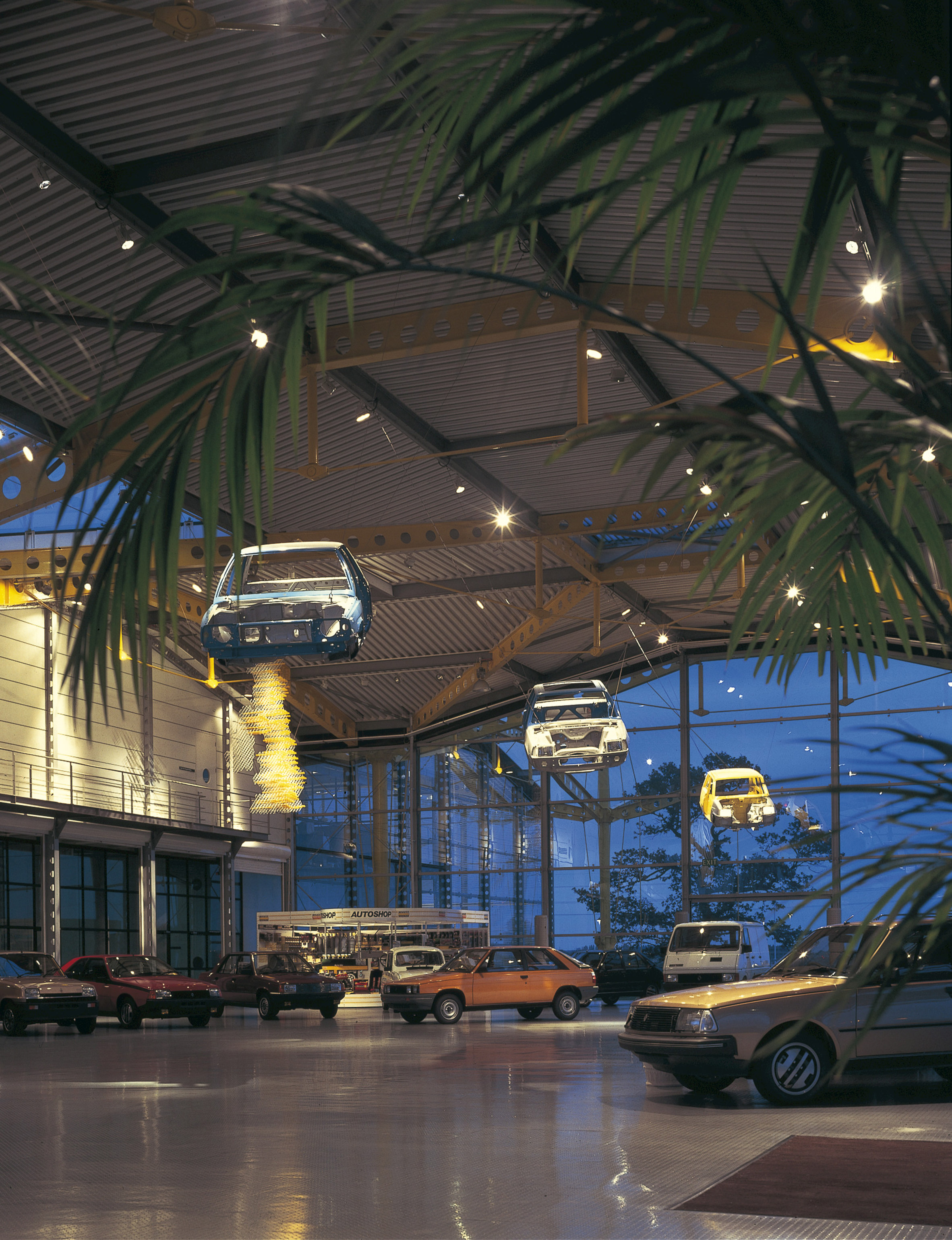 诺曼·福斯特的黄色骨骼，Renault 配送中心的标识性设计-25