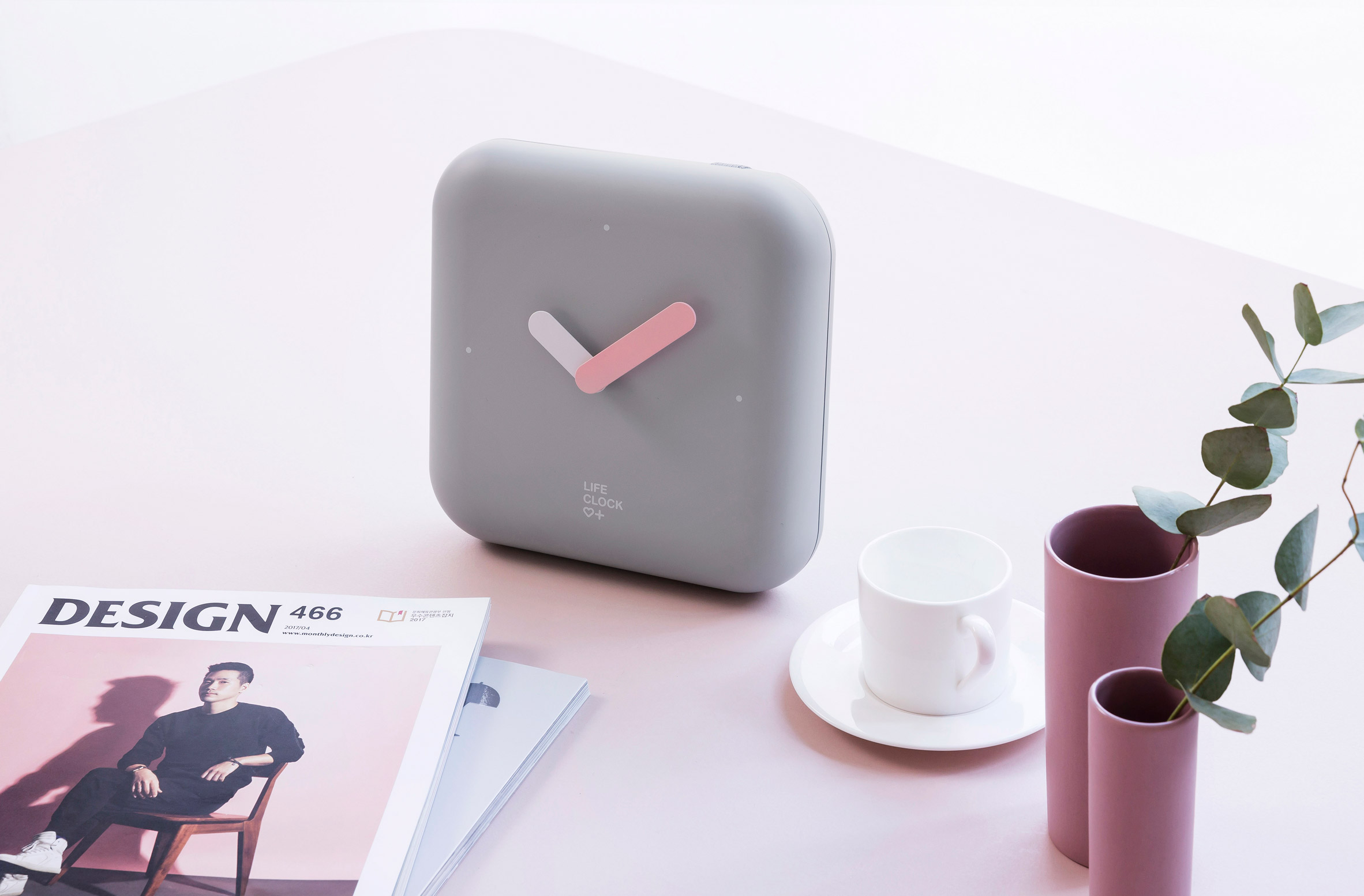 SWNA designs clock that doubles as an emergency kit-6