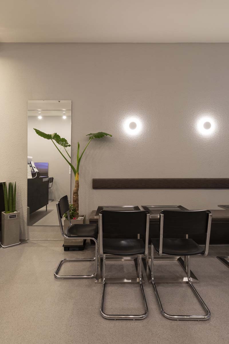 黑白光影中的 13 坪咖啡空间-12