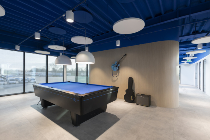 荷兰 Nouwens Transport 办公室的动态圆环设计-17