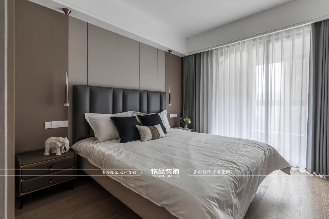 简约潮玩空间,金融精英的舒适浪漫之家丨铭品装饰-45