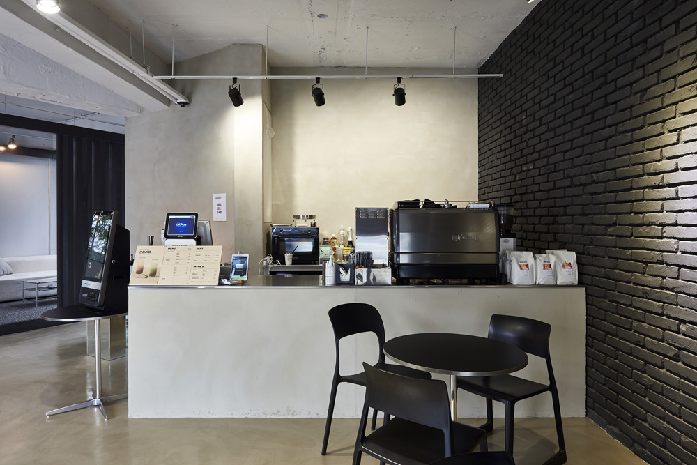 18 坪黑白时尚咖啡厅 | 极简设计的魅力-9