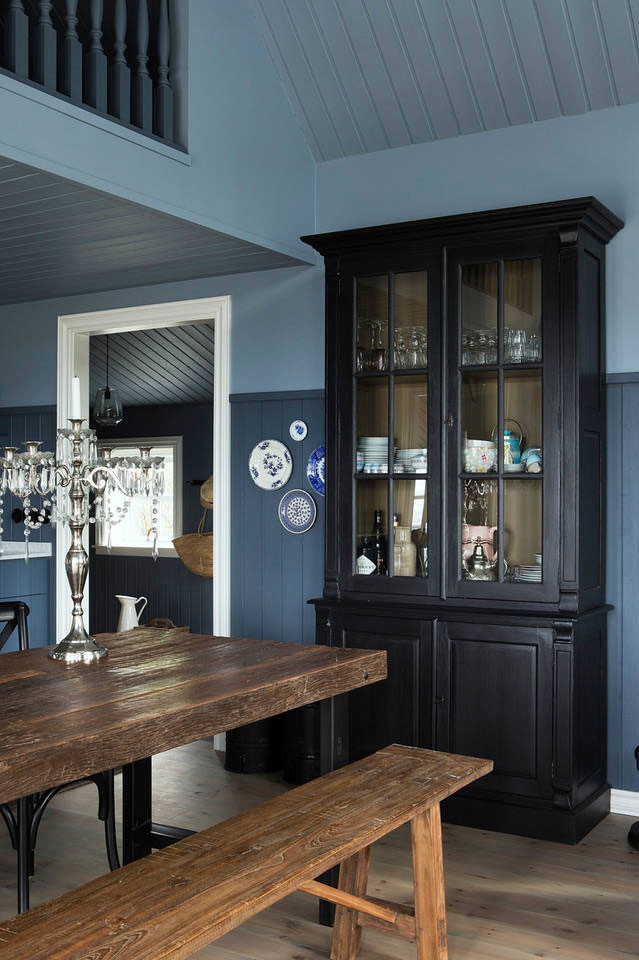 冰岛火山旁的神秘黑木屋-8