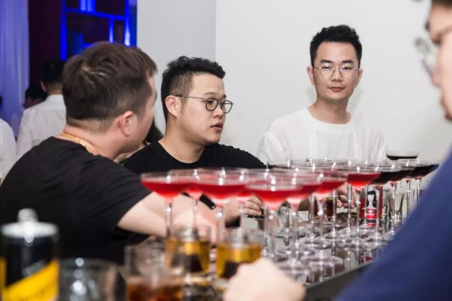 蓝色梦想婚礼,错拼背景墙的惊喜-31