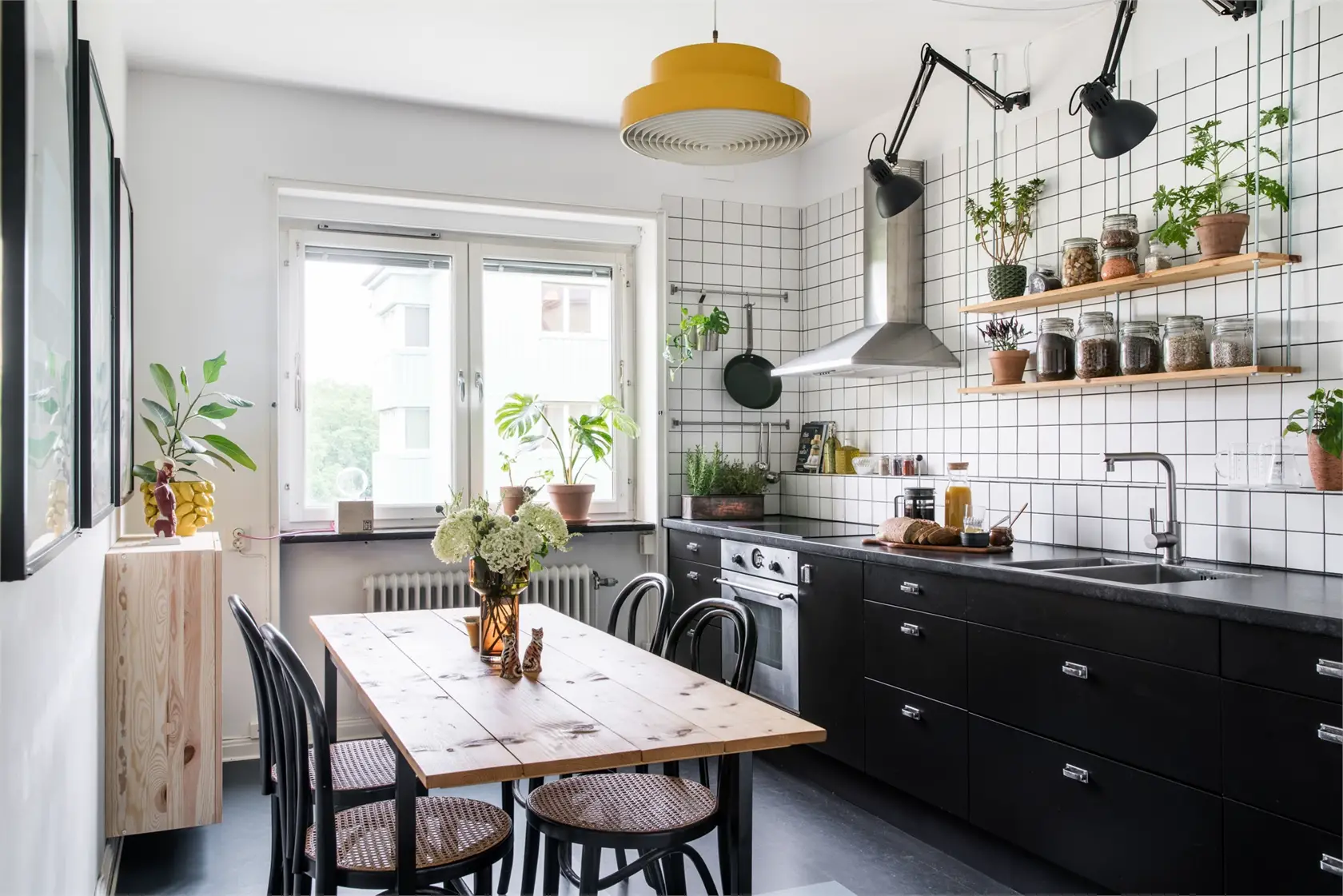 瑞典小公寓的异域风情设计-17