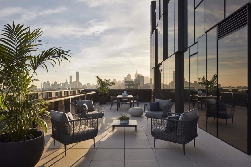 非鬼才 敢设计丨顶层连廊竟被设计成悬浮的空中泳池-44