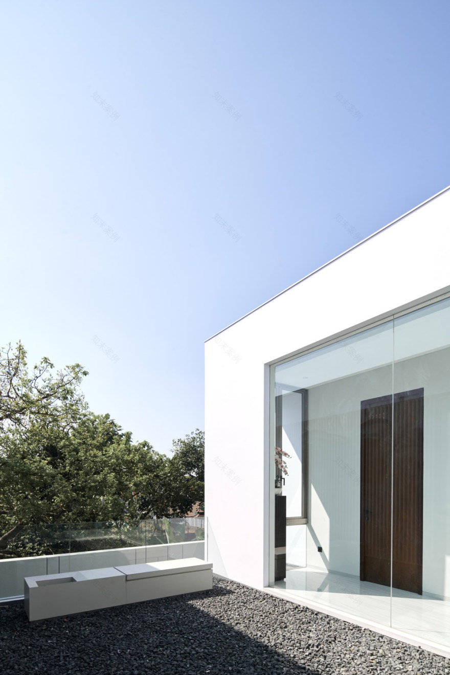 印尼白色简约住宅设计-24