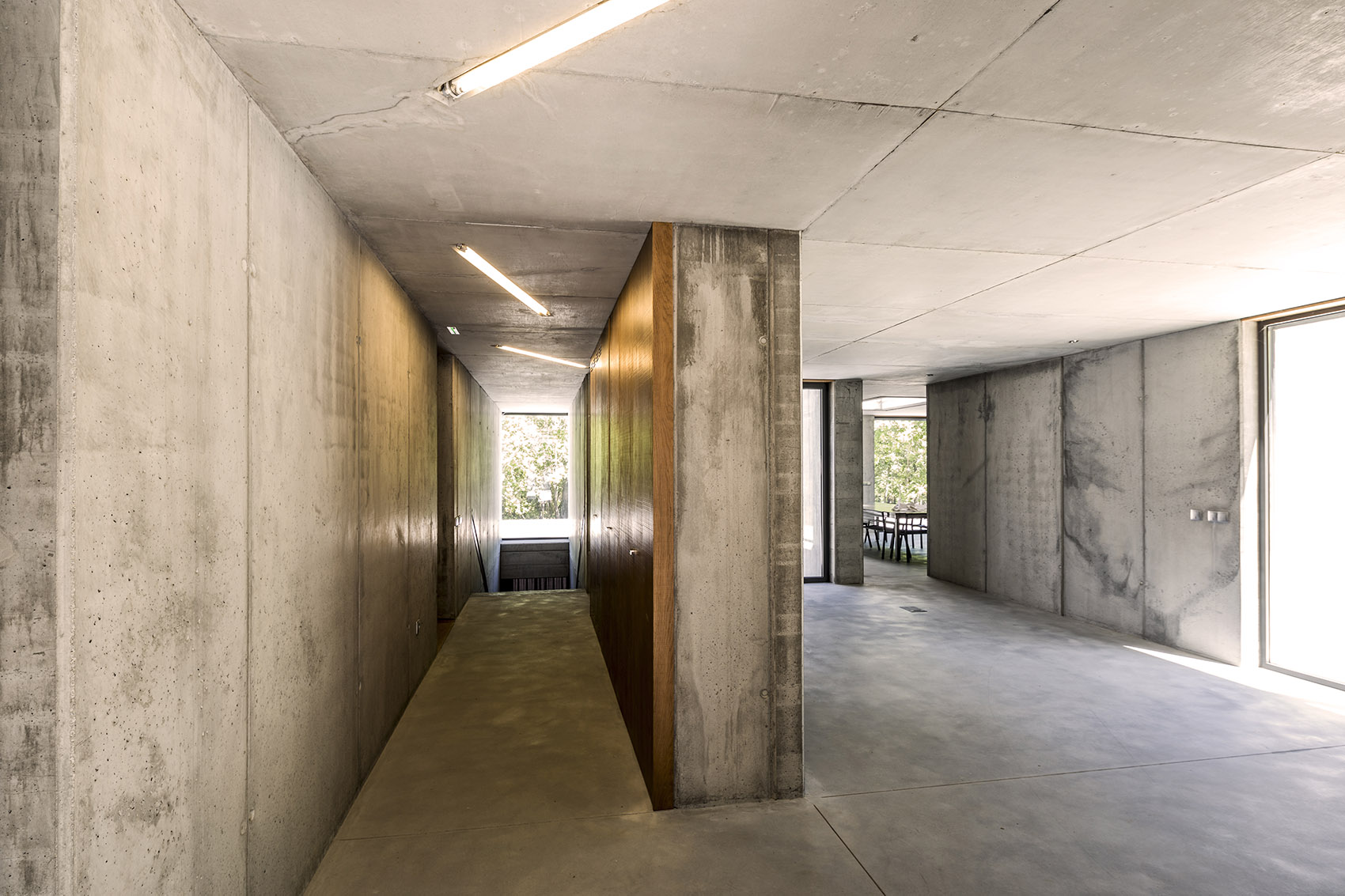 隐于自然的混凝土住宅,葡萄牙/ waataa-18