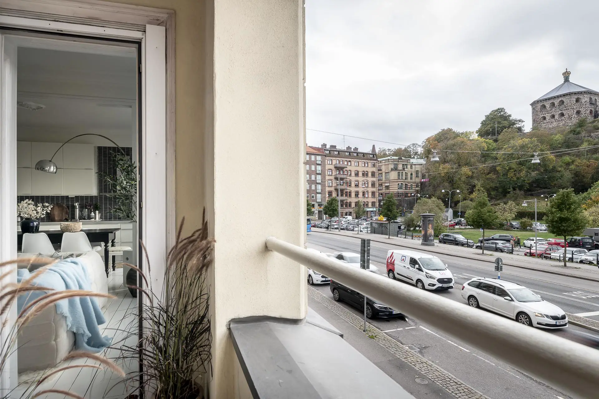 瑞典极简白色公寓，完美融合复古与现代元素-23