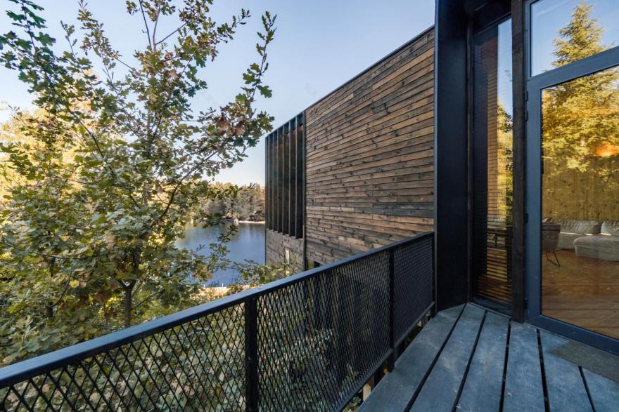 智利湖畔倾斜木屋-5