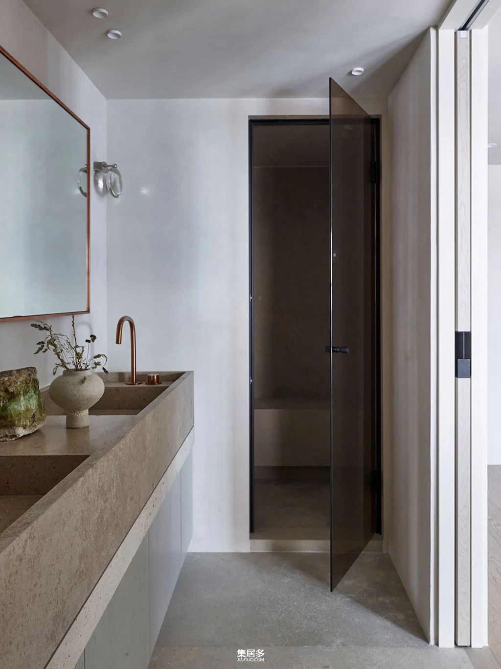 阿尔卑斯山韦尔比耶滑雪小镇山顶克制与严格兼具的度假屋-13