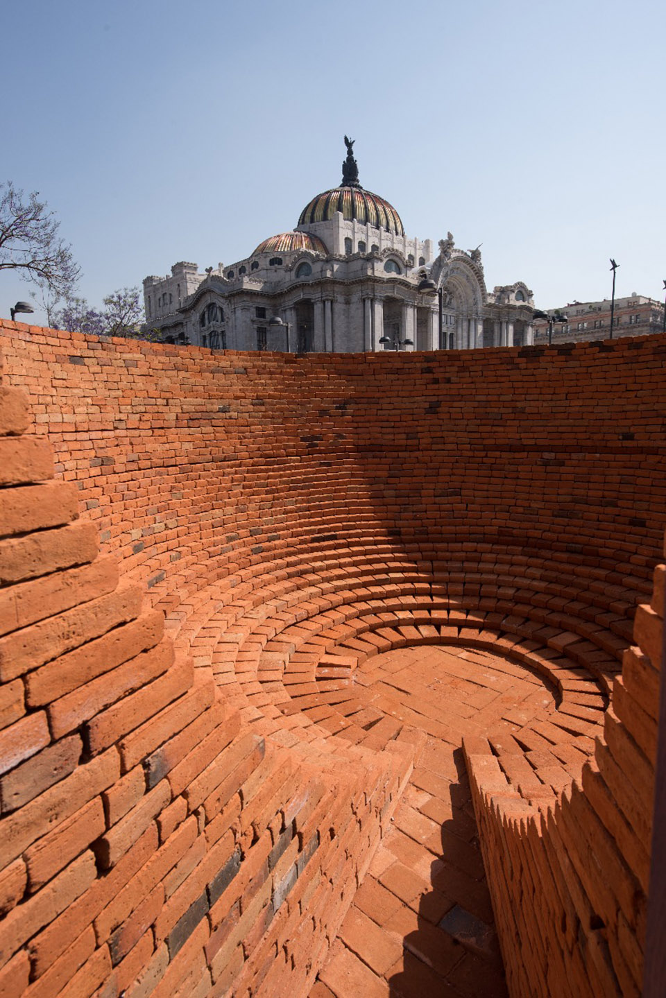 墨西哥城历史中心绿洲·方盒子里的颠倒拱顶装置-15