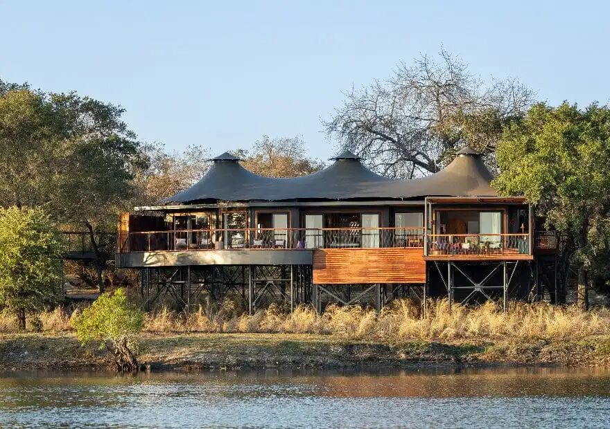 怀特利丨英国伦敦丨建筑改造Foster + Partners,室内设计AvroKO-97