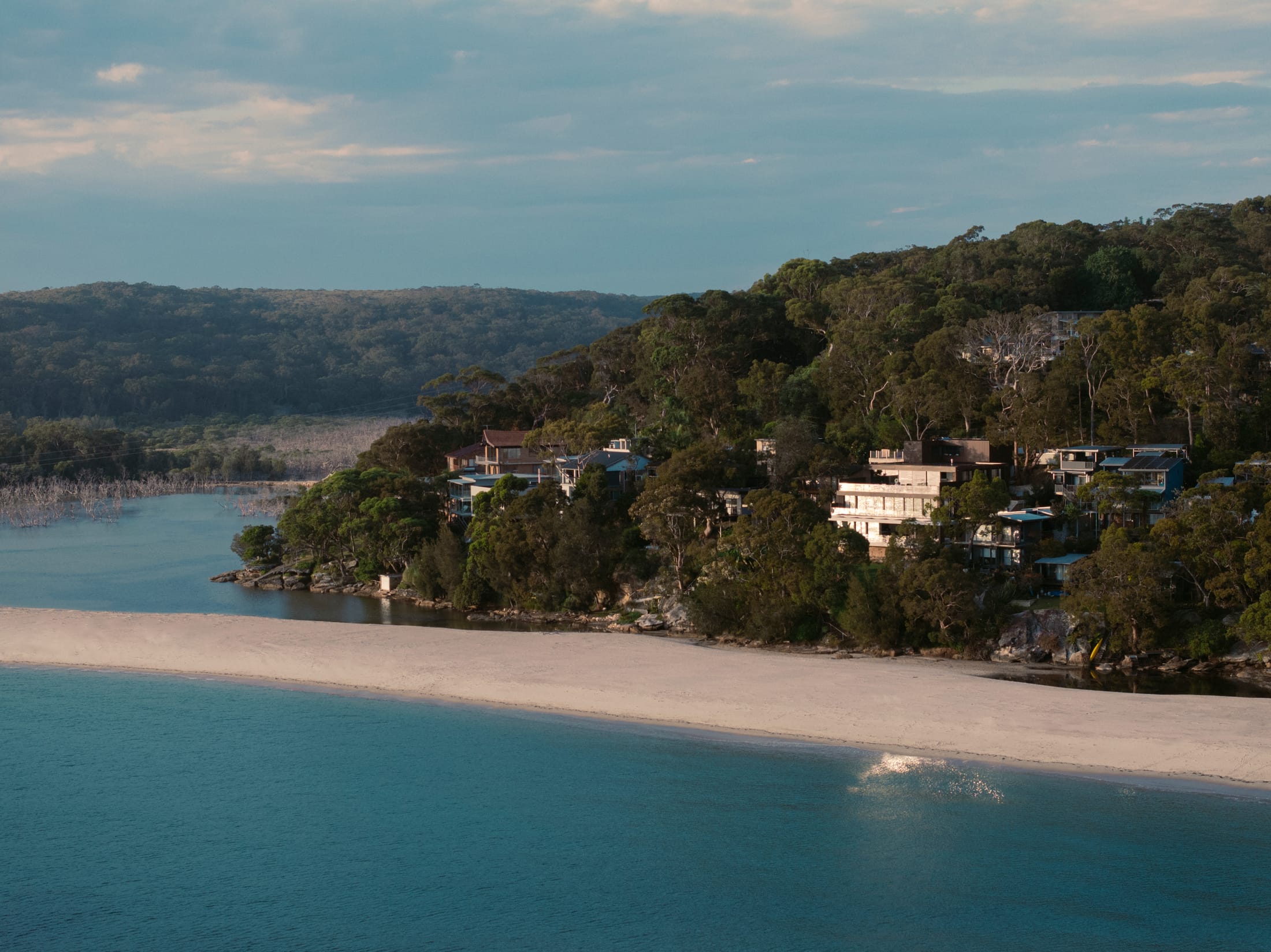 Back of the Moon: A Multi-Generational Coastal Retreat in Maianbar.-15