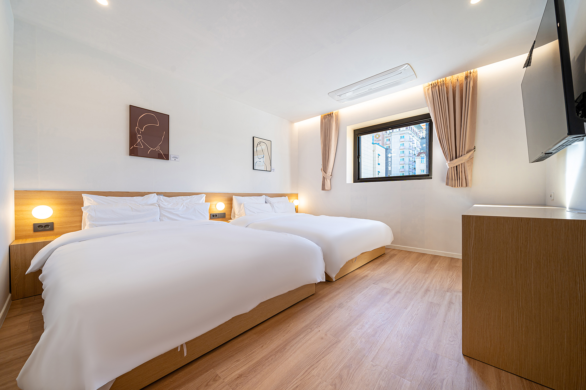 白色与木质，打造 21 间客房的极简酒店-4
