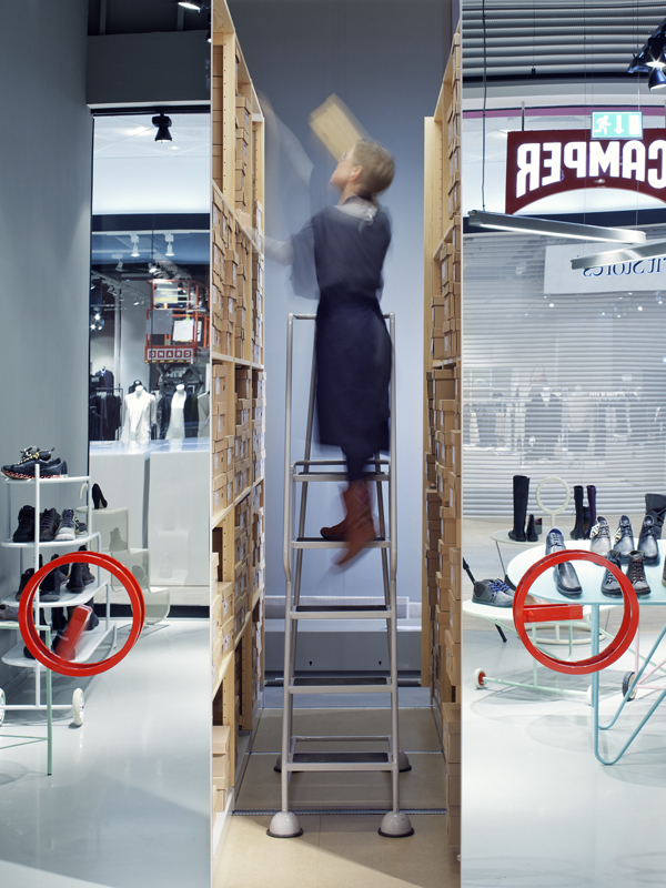 马尔默野营店 镜子互动设计-5