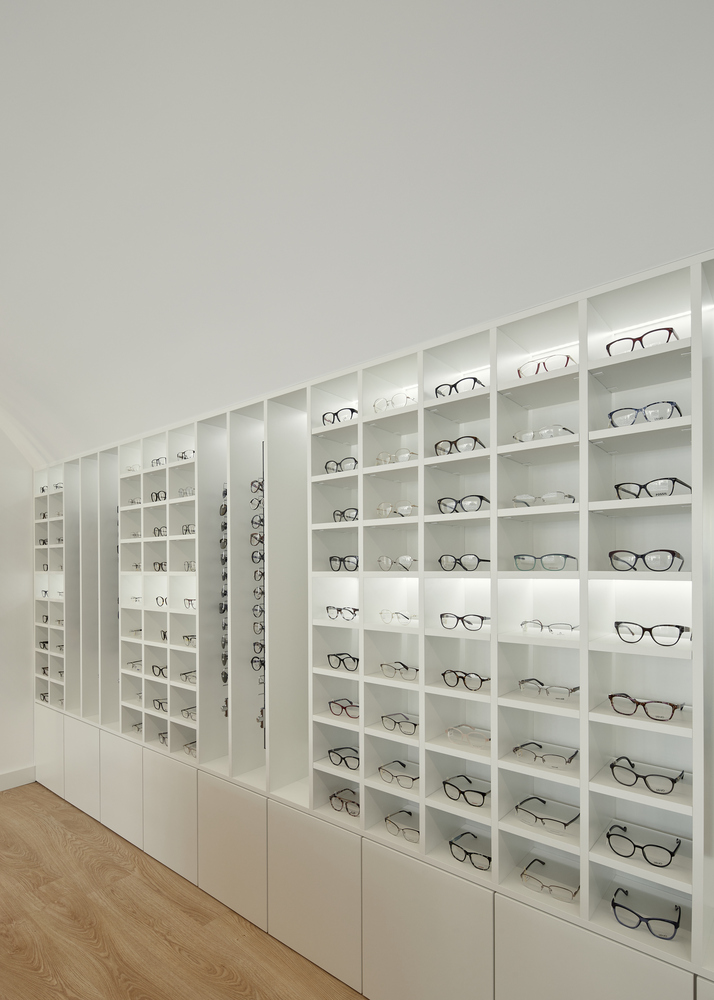 葡萄牙 Lena Optics 眼镜店,动感布局展现空间韵律-29