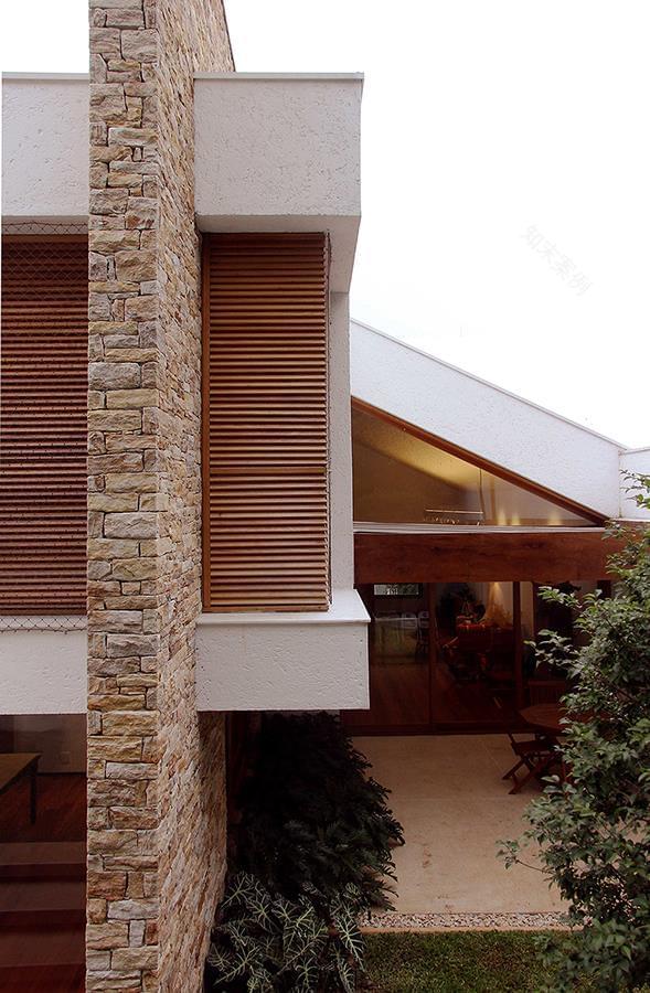 巴西圣保罗市的天然材料住宅设计-4