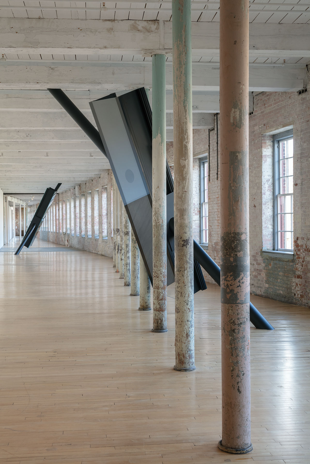 空间幻境 | Sarah Oppenheimer 的艺术与建筑融合之作-1