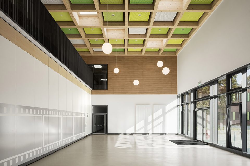 久洛·特里比希大学,学校扩建-17