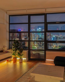 LCI Defoe House Apartment Night