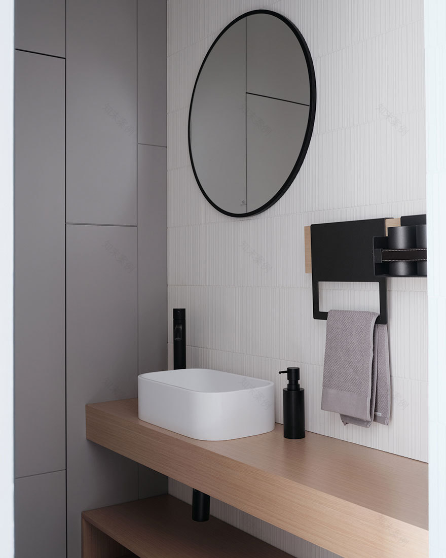 圣彼得堡 75 平米学生公寓 | 红色丝绒沙发成为亮点-21