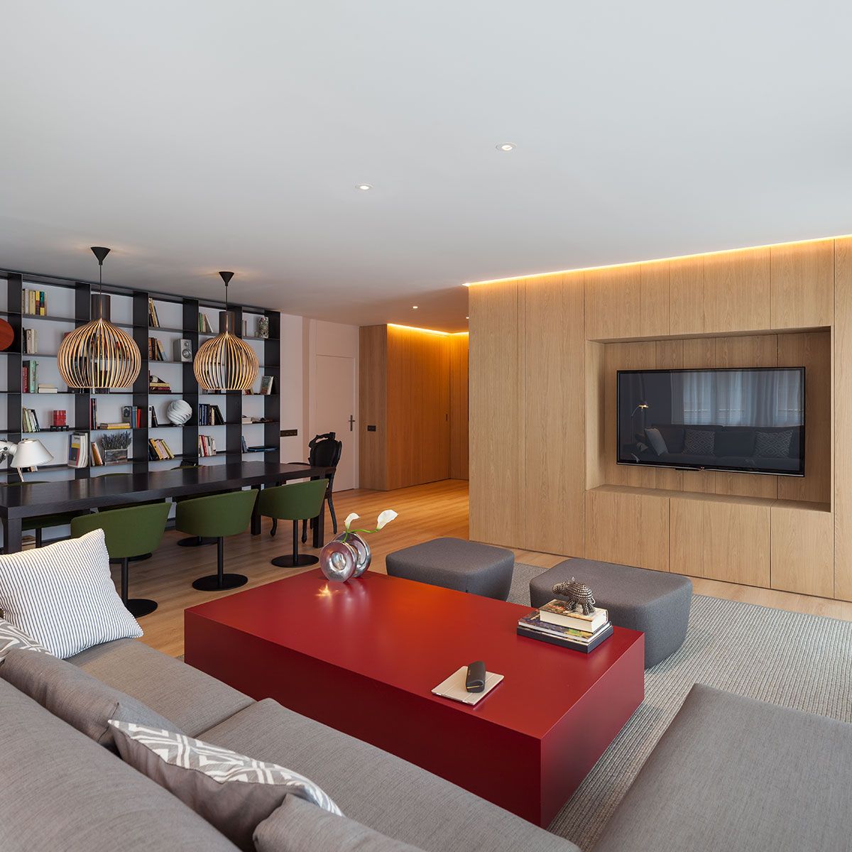 P公馆（P可根据具体指代替换为相应名称，这里公馆只是一种常见的翻译情境代称） -11