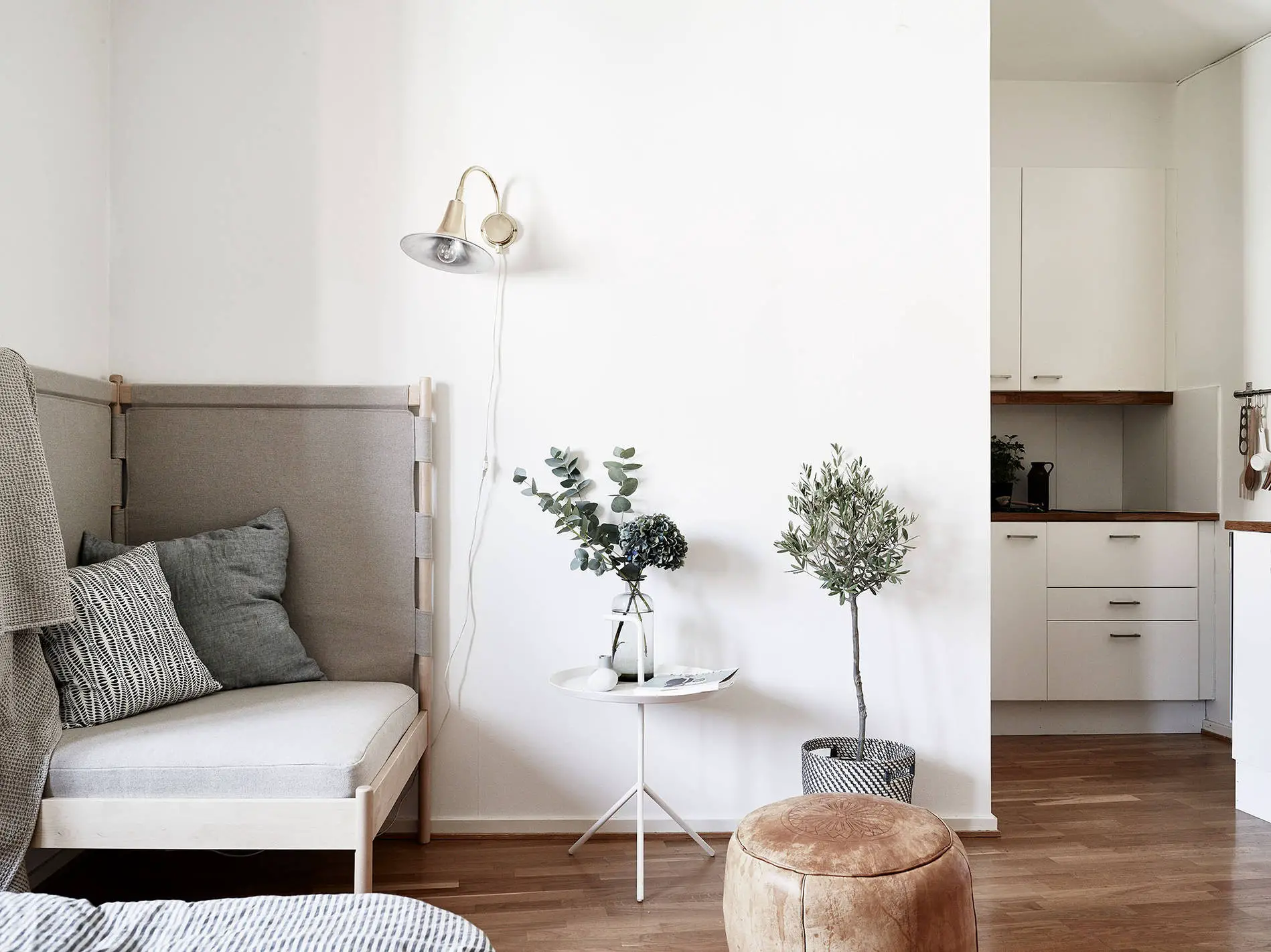 27 平米小公寓 | 一椅一床的巧妙布局-9