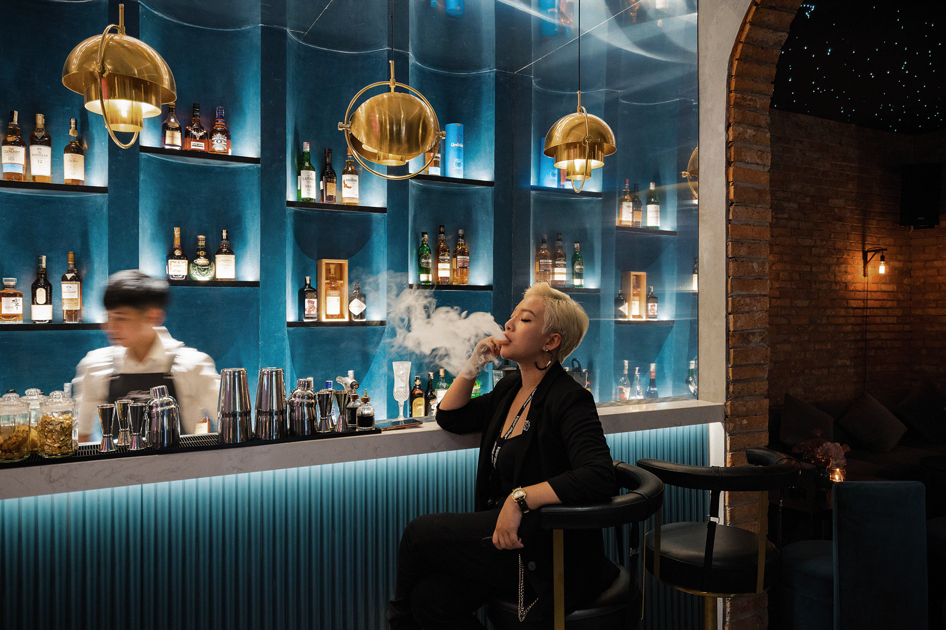 FRIDAYS BAR 室内外照片丨越南河内丨DTA 工作室-30