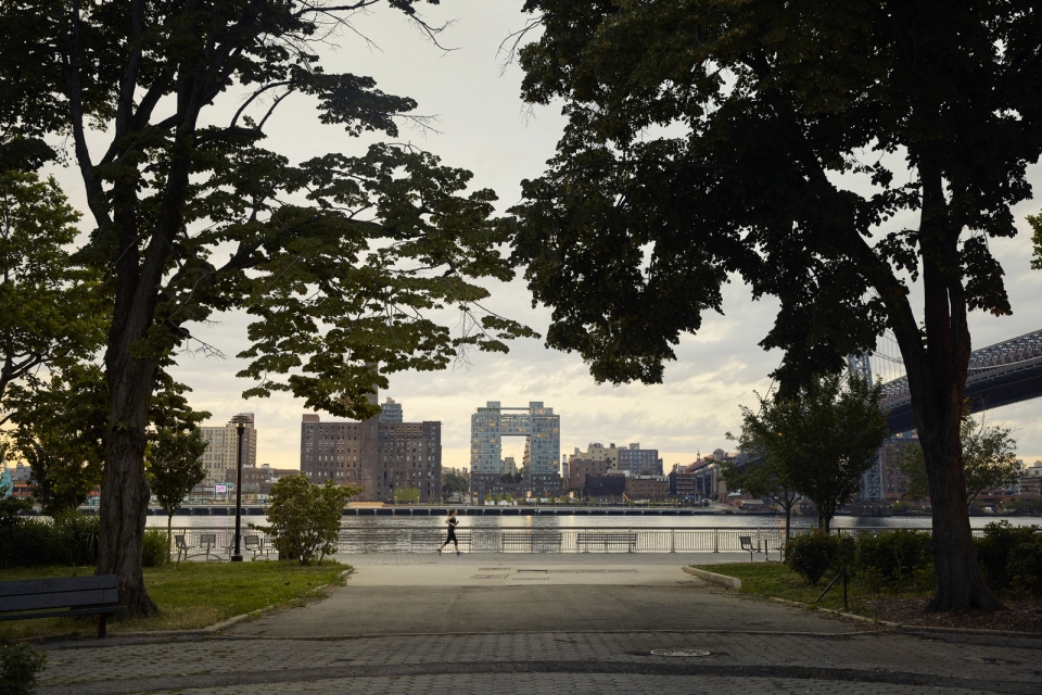 纽约布鲁克林 325 Kent 公寓，工业风设计融入社区-7