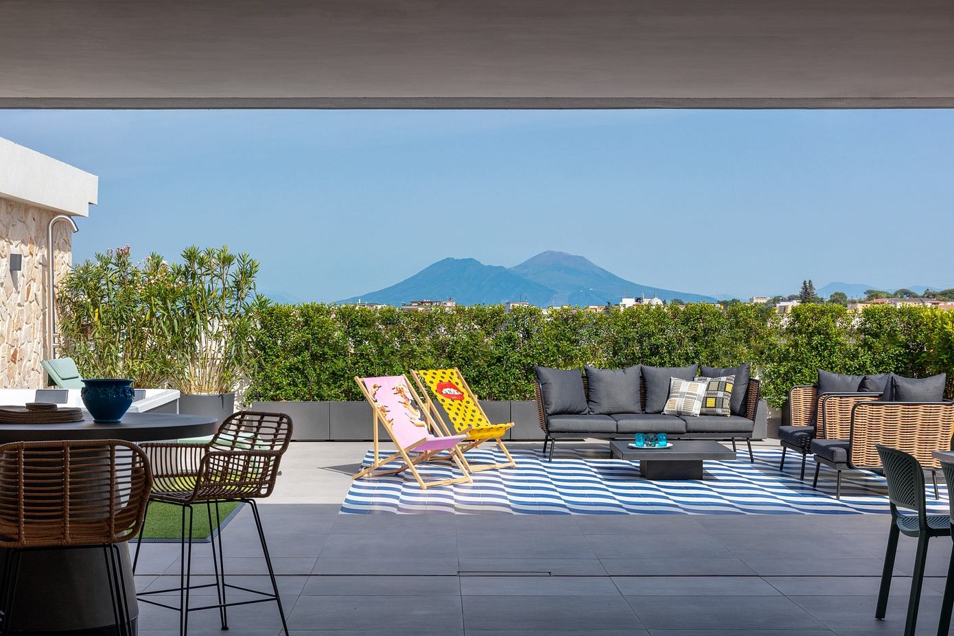 “New retro’:色彩与光影塑造的那不勒斯活力住宅丨意大利那不勒斯丨建筑师 Carmine Abate-10