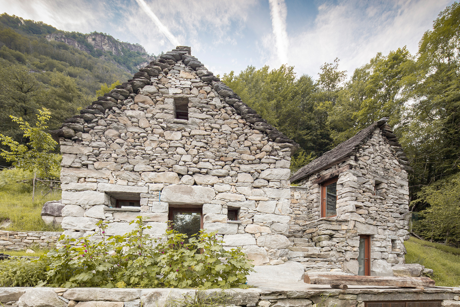 瑞士最小 Municipality 的可持续假日小屋-11