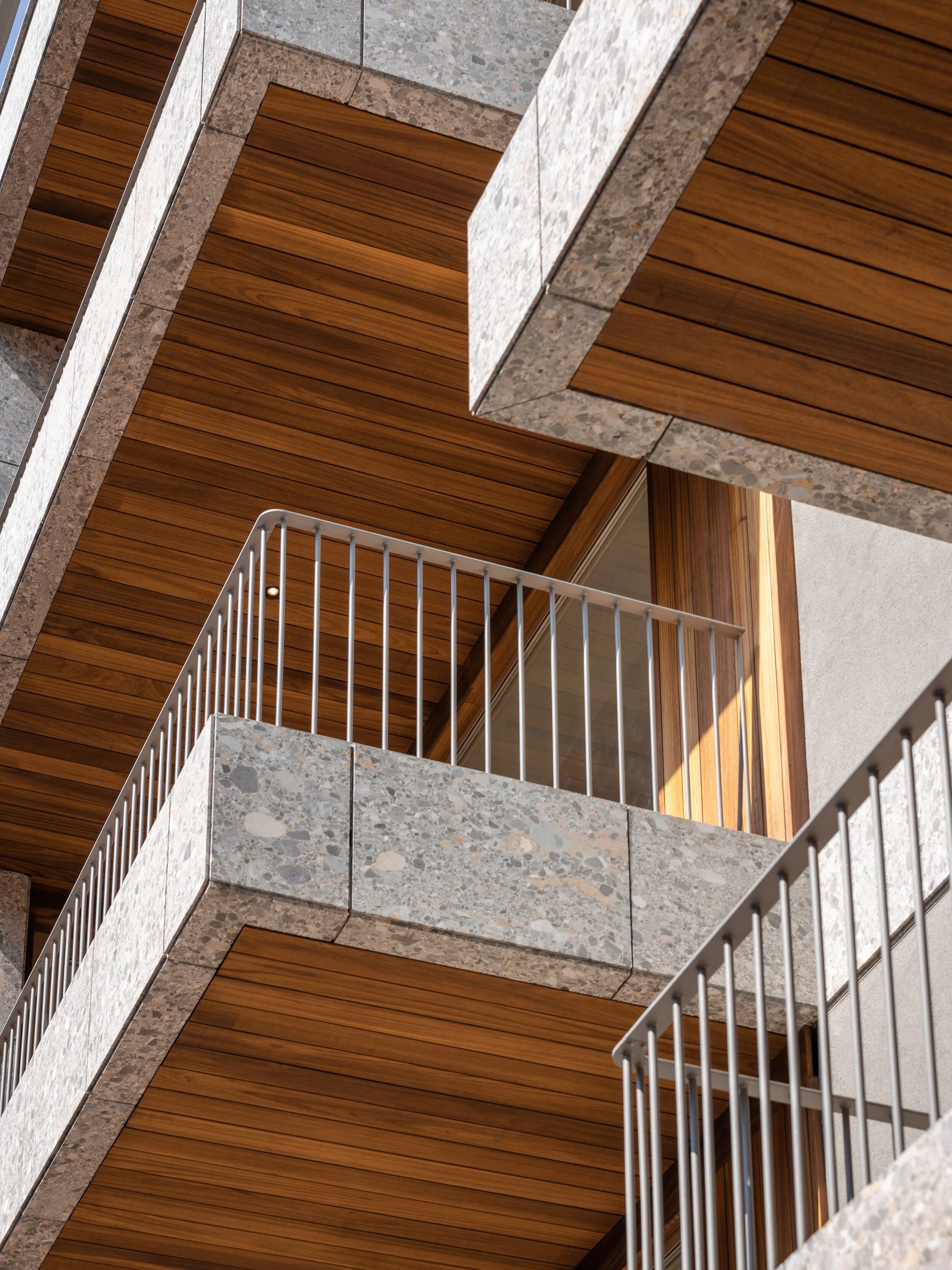 华沙6号

注：VARSOVIA是拉丁语中华沙（波兰首都）的名称这里6推测可能是编号之类，由于缺乏更多背景信息，按常规理解翻译为华沙6号  -8