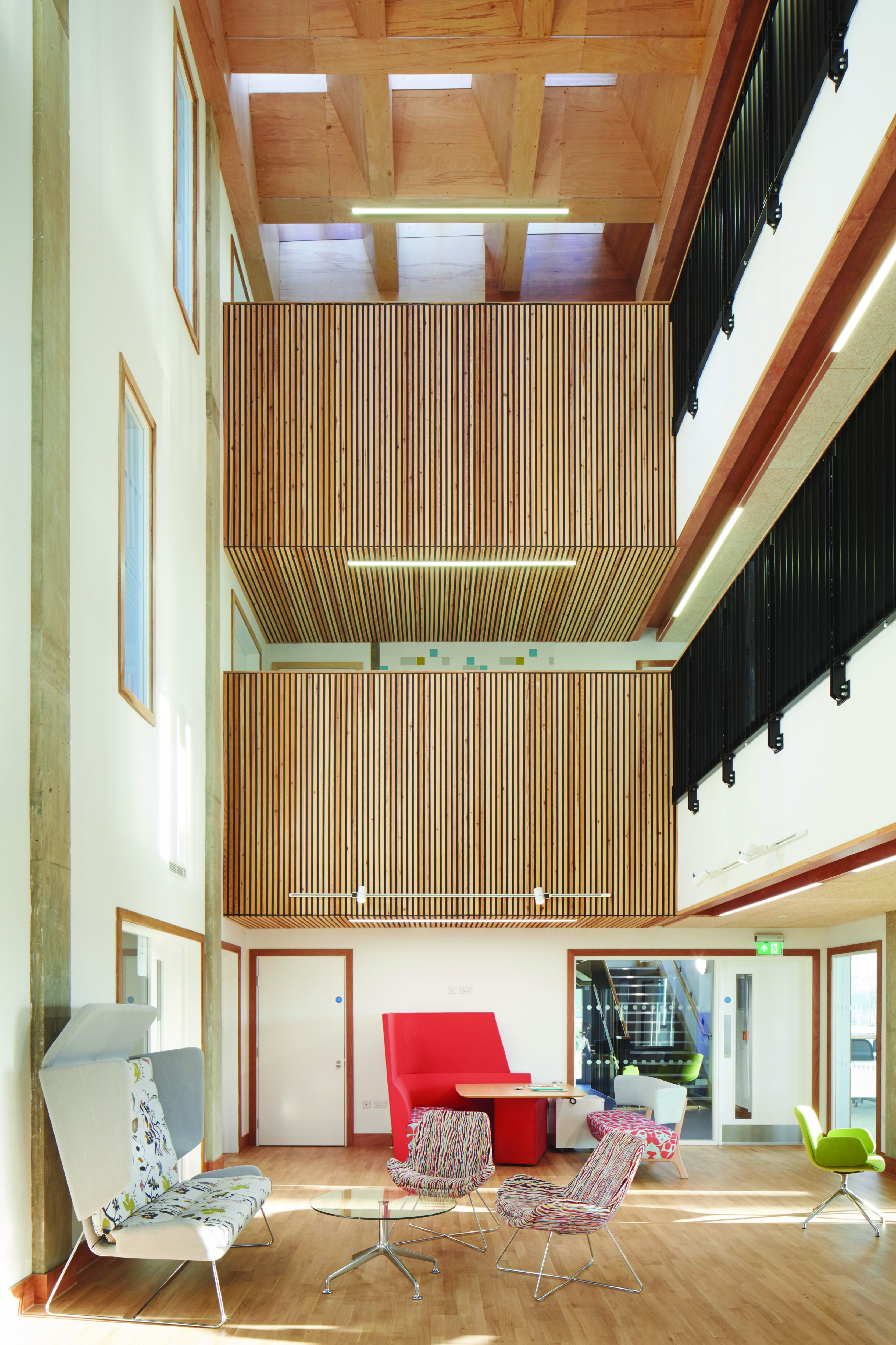 英国首个 Passivhaus Plus 认证办公楼丨Architype-11