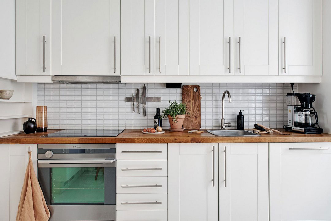 瑞典温馨公寓 | 原木与花卉壁纸的完美融合-8