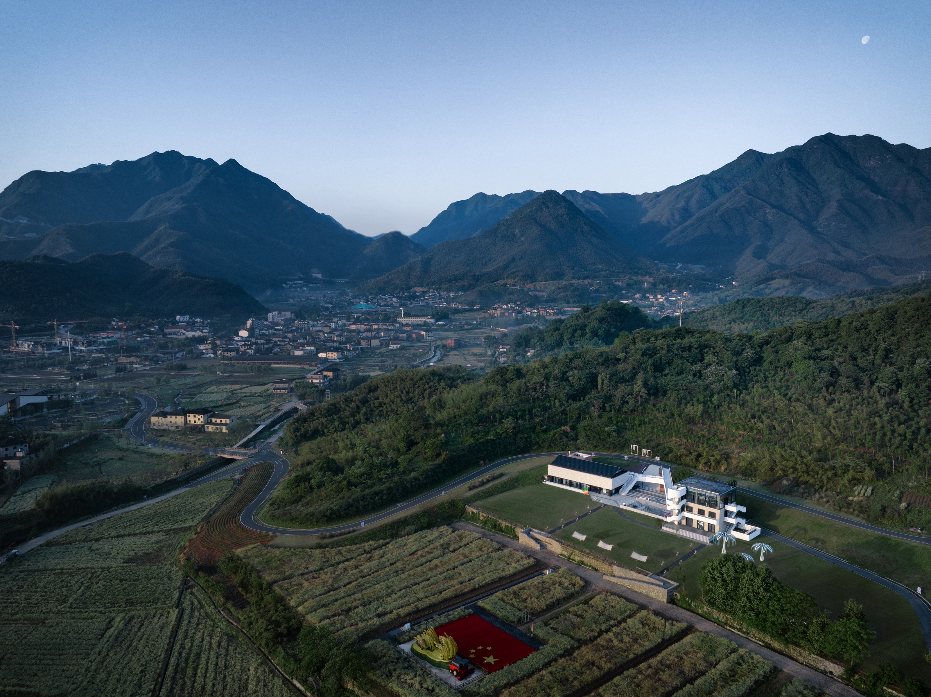 乡村工业遗存更新：余村印象青年图书馆 / 上海交通大学设计学院杜春宇团队 -2