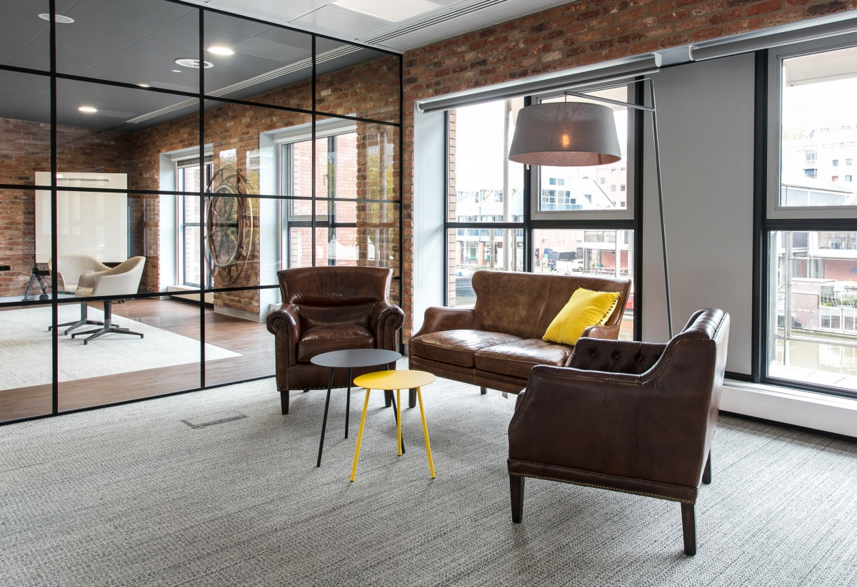 英伦金融公司 SunLife 现代办公室设计-13