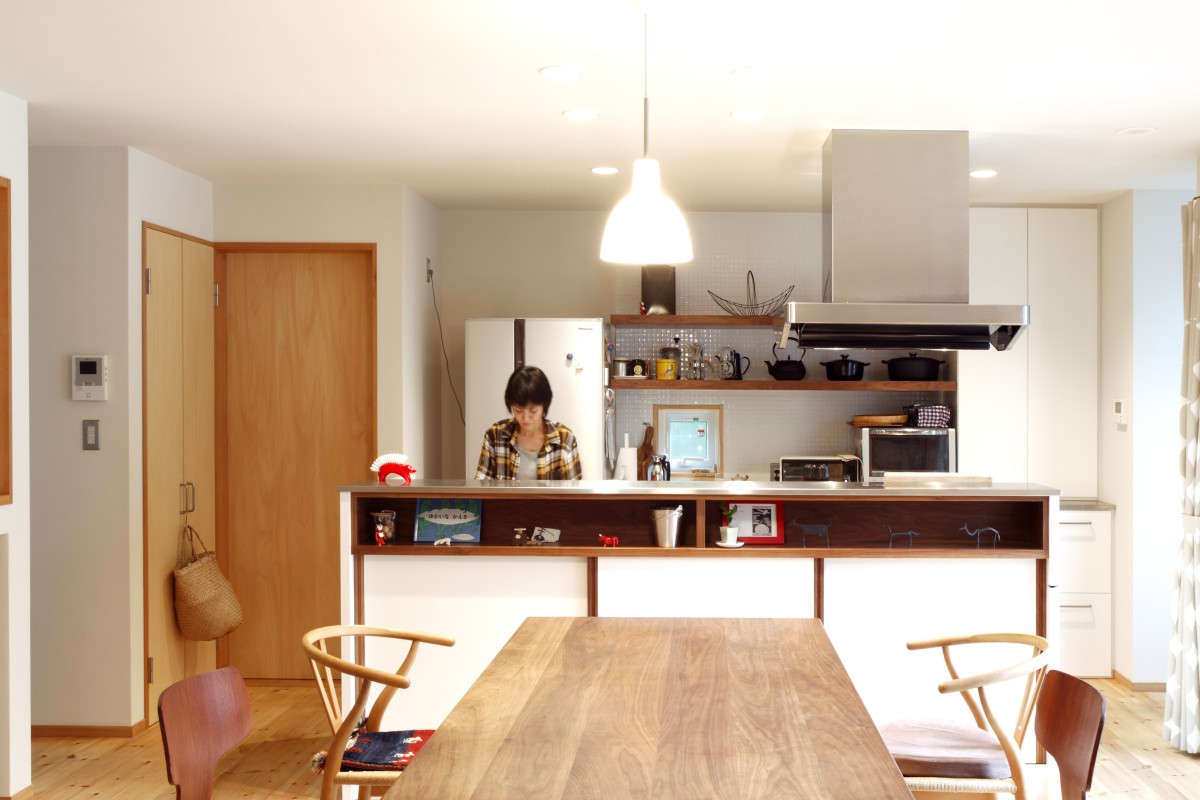 緑の借景が美しいガレージハウス丨（有）ヨシダクラフト,（有）枝川設計-17