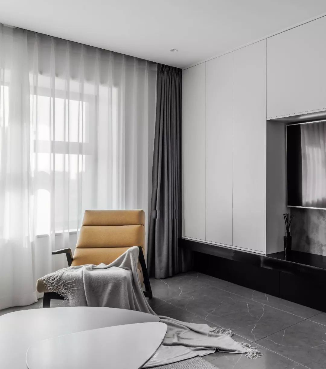 将黑白灰做到极致,展现最美的极简-19