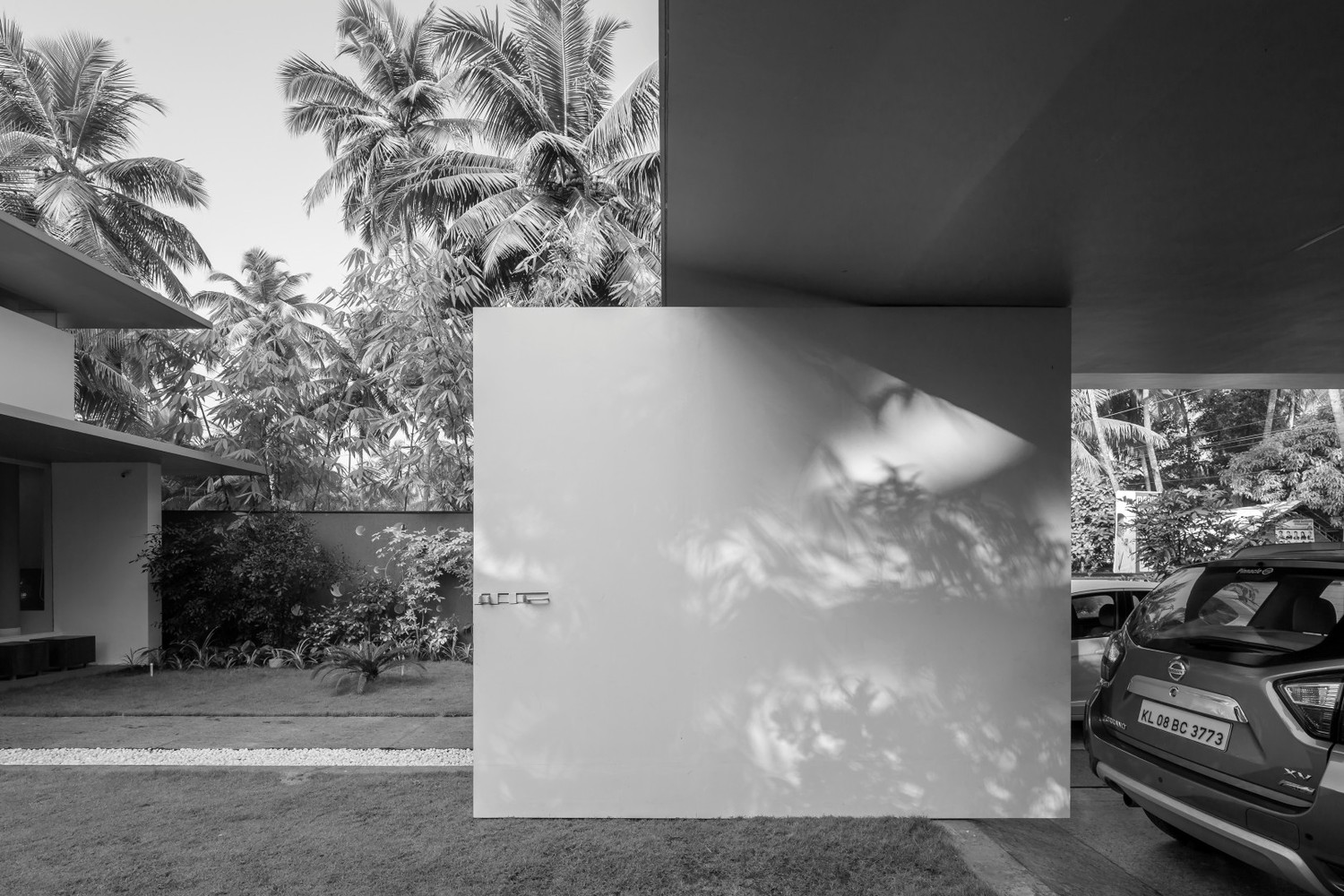 The Floating Parasol House  LIJO.RENY.architects-52